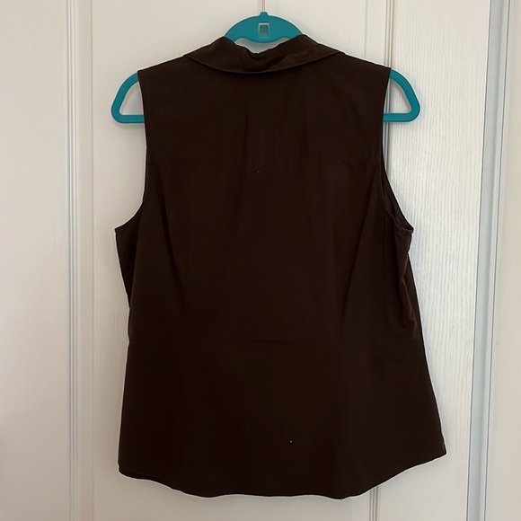 Brown button down sleeveless shirt - Picture 2 of 8